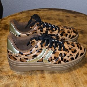 Women's La Sheelah Fashion Sneakers In Size 7 NWOT